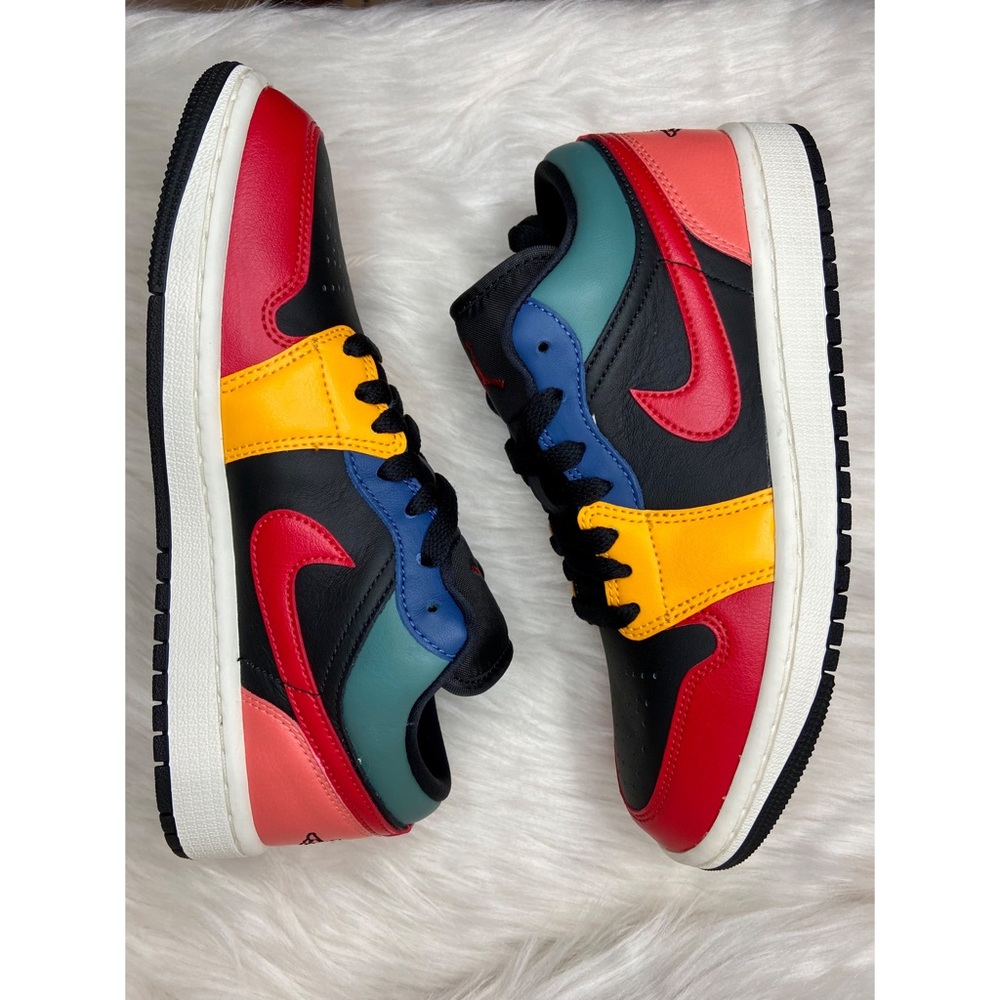 NEW AIR JORDAN 1 LOW SE SIZE 6.5 Womens